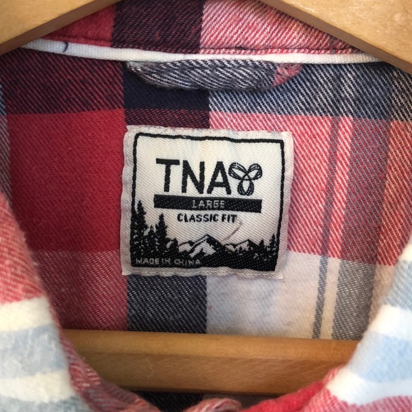 Aritzia TNA Classic fit plaid flannel button down - Picture 4 of 6